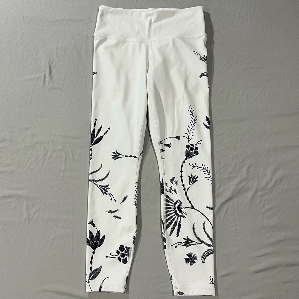 Athleta Elation 7/8 tight leggings - Picture 2 of 16